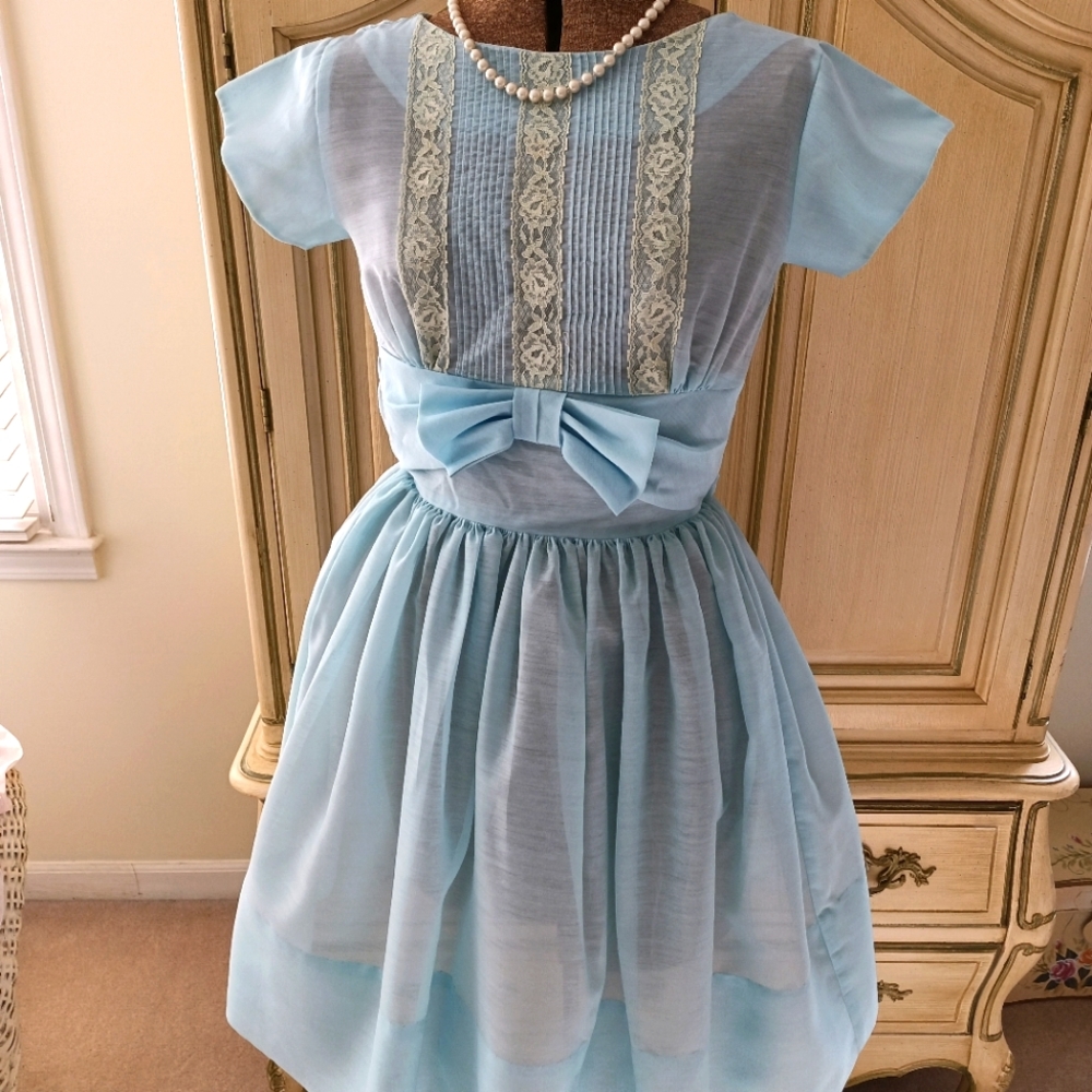 STUNNING, RARE VINTAGE 1950S PARTY DRESS WITH PINTUCKS, LACE AND CRINOLINE! - Picture 14 of 15